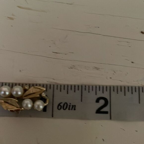 1” gold tone double leaf each with two simulated pearls/1 crystal charm/pendant - Picture 9 of 10